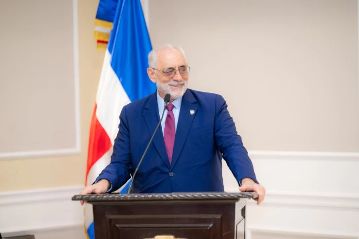 Senado reconoce a Vitelio Mejía y a Junior Noboa Senado reconoce a Vitelio Mejía y a Junior Noboa