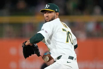 Gigantes contratan al relevista cubano Yunior Tur Gigantes contratan al relevista cubano Yunior Tur